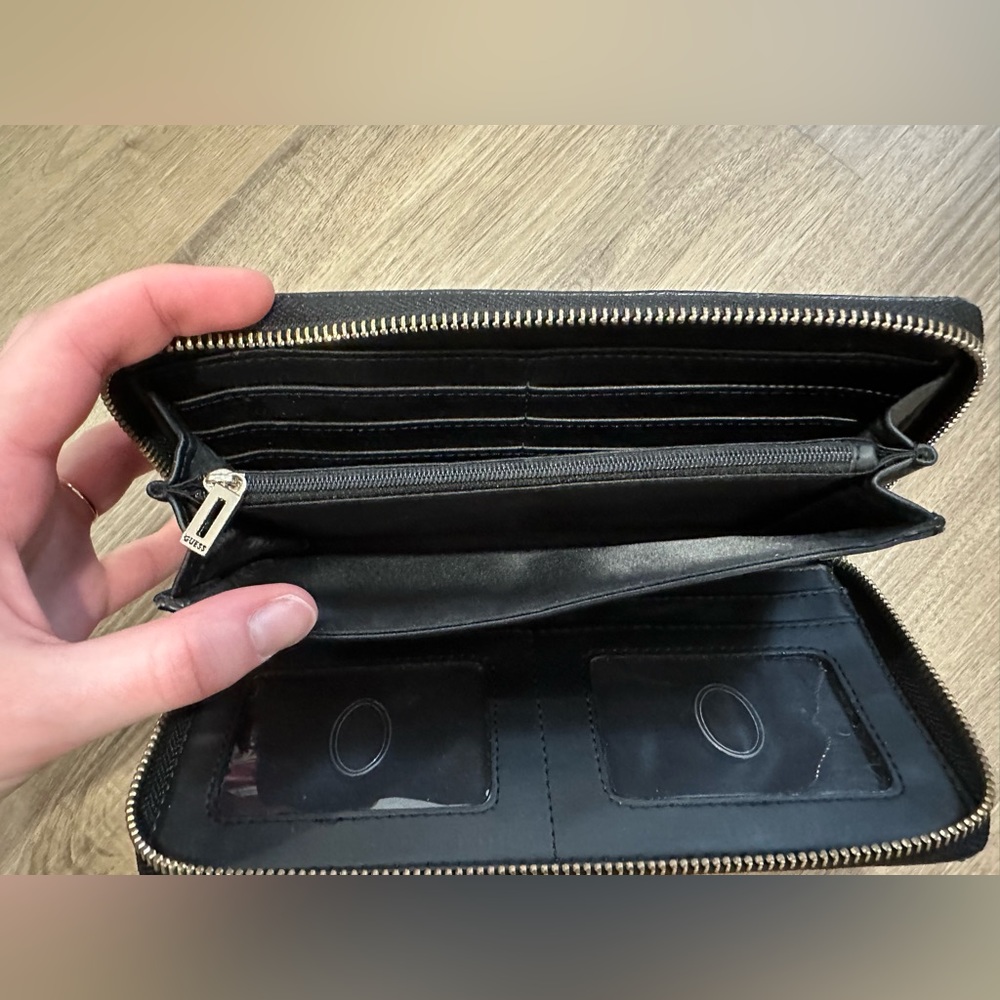 GUESS Wallet - Picture 4 of 4